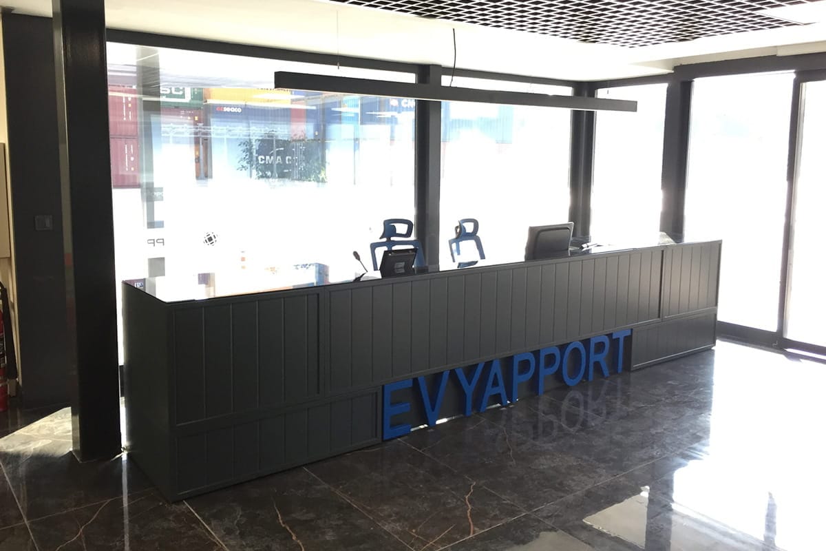 Evyapport Kocaeli resepsiyon bankosu ve bekleme alanı projesi