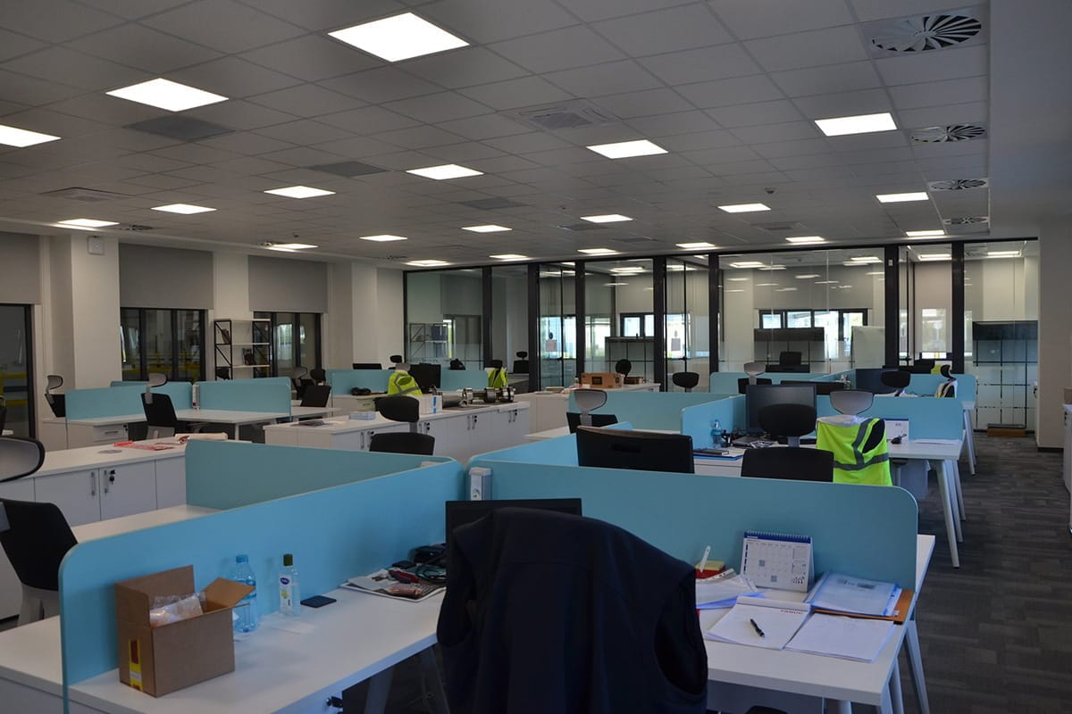 Faurecia Kocaeli ofis yenileme projesi iç mekân uygulaması