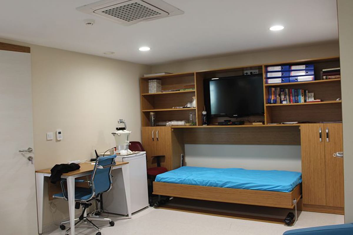 Özel Kocaeli Tıp Merkezi Gölcük doktor odası tasarımı